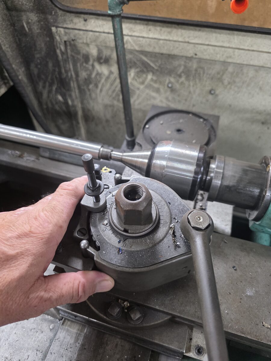 Usinage d'un filetage de canon dans l'atelier RDS Industrie